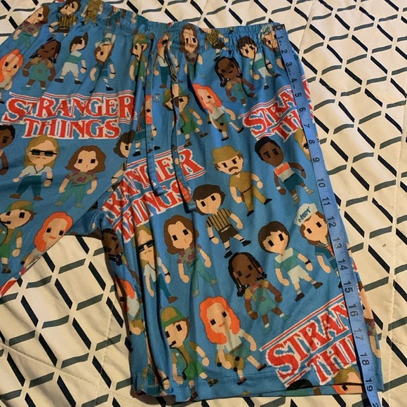 Stranger Things Medium pajama shorts, elastic waist, drawstring with pockets - Picture 8 of 9